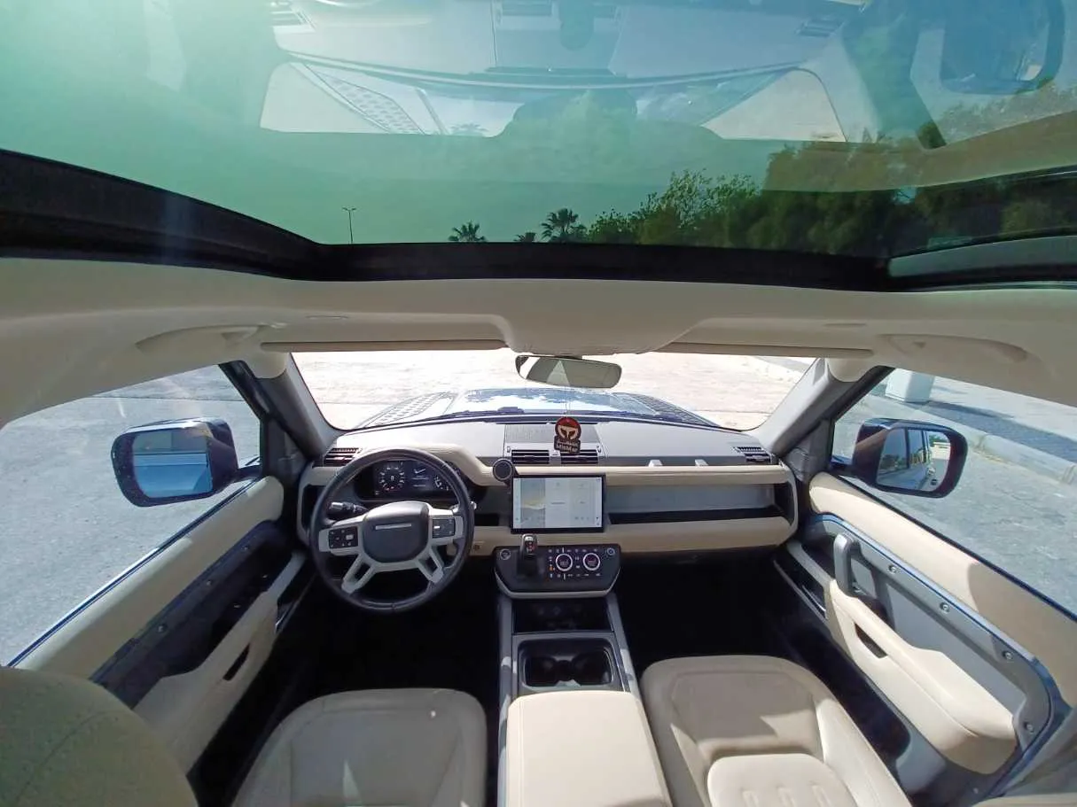 Car image 14