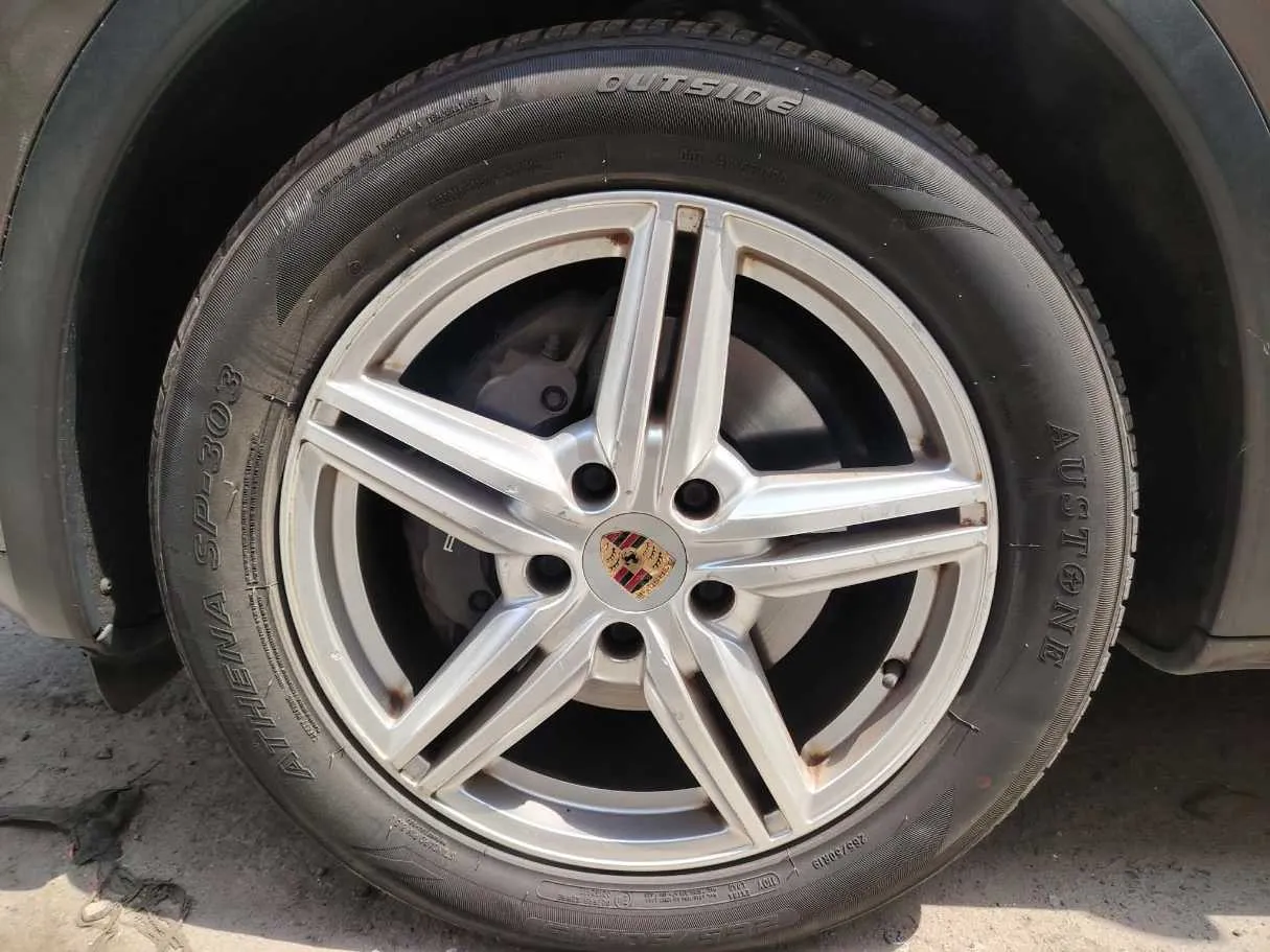 Car image 10