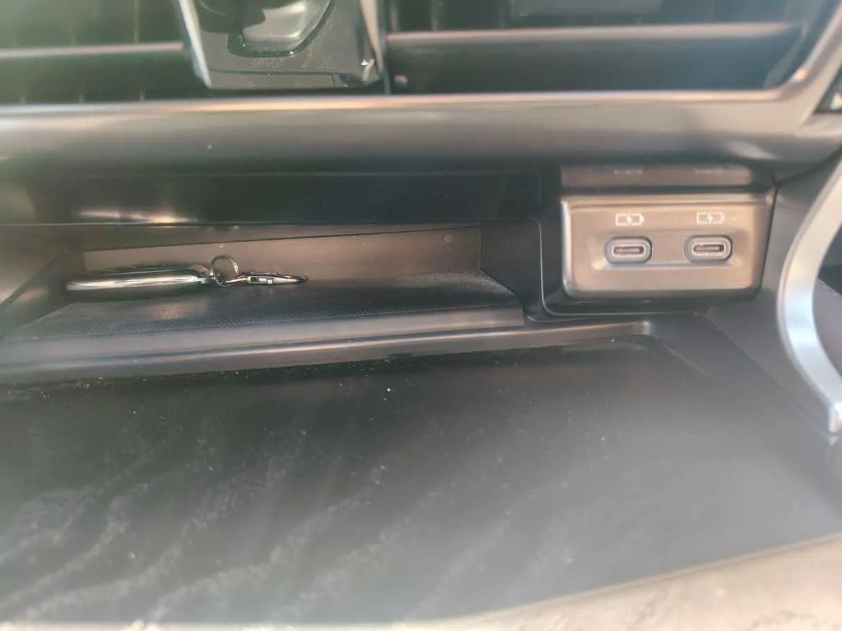 Car image 30