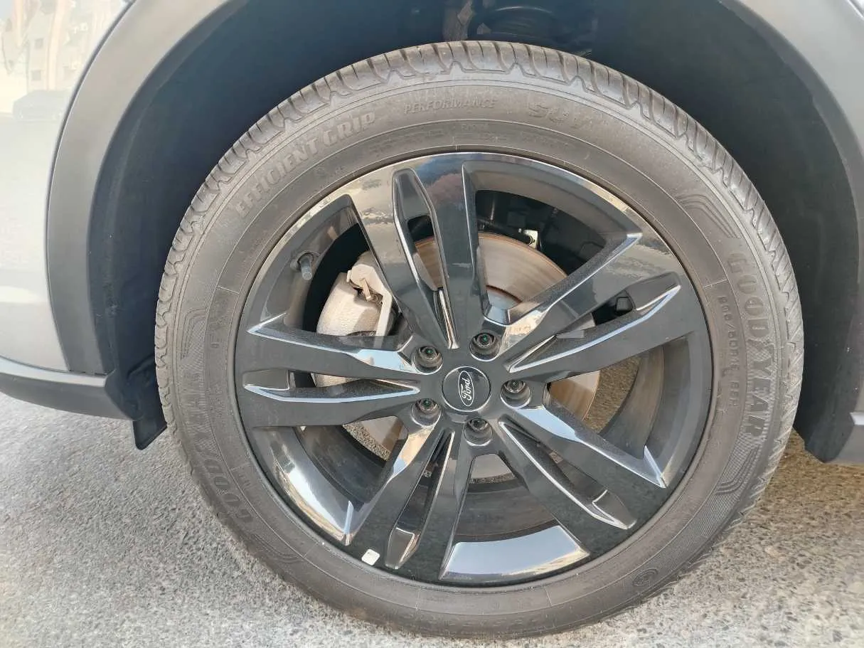 Car image 10