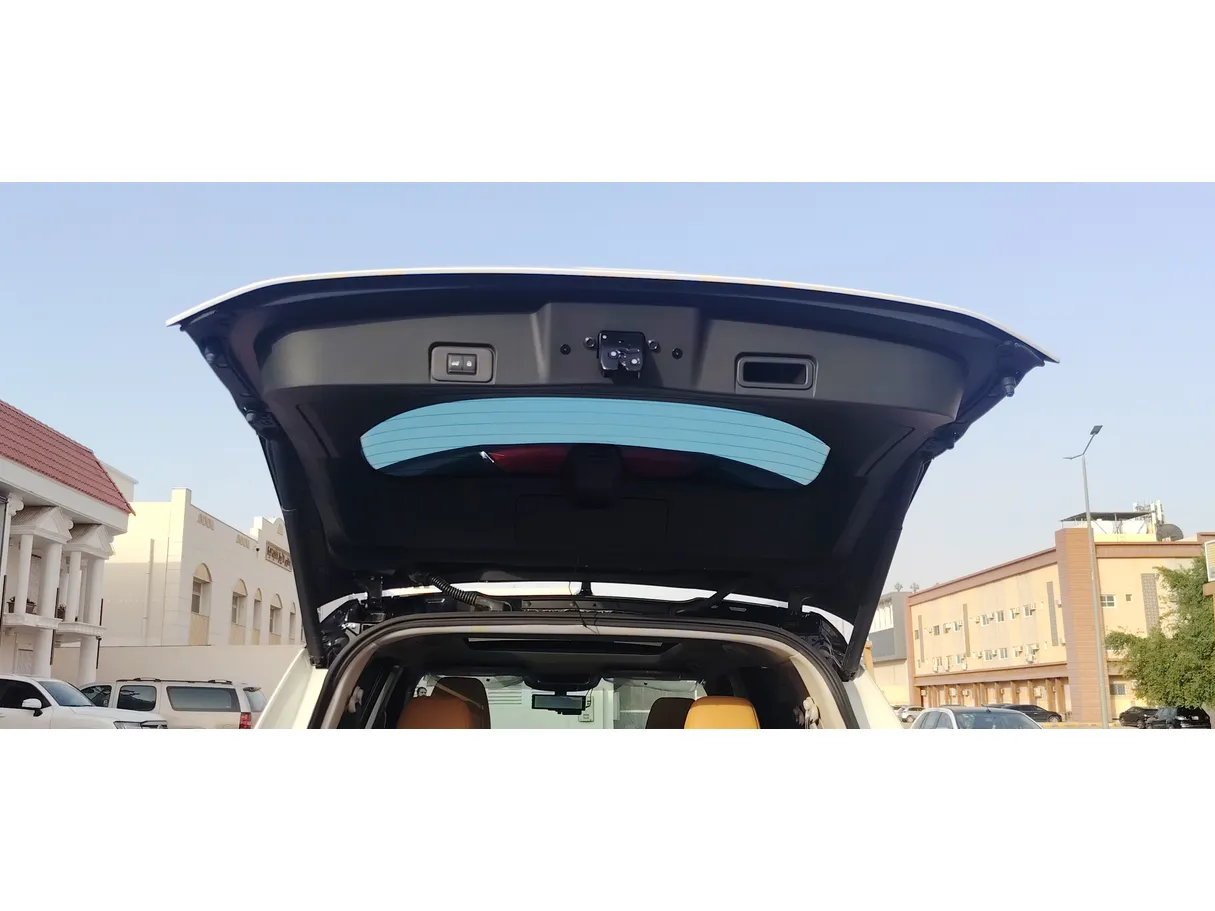 Car image 26