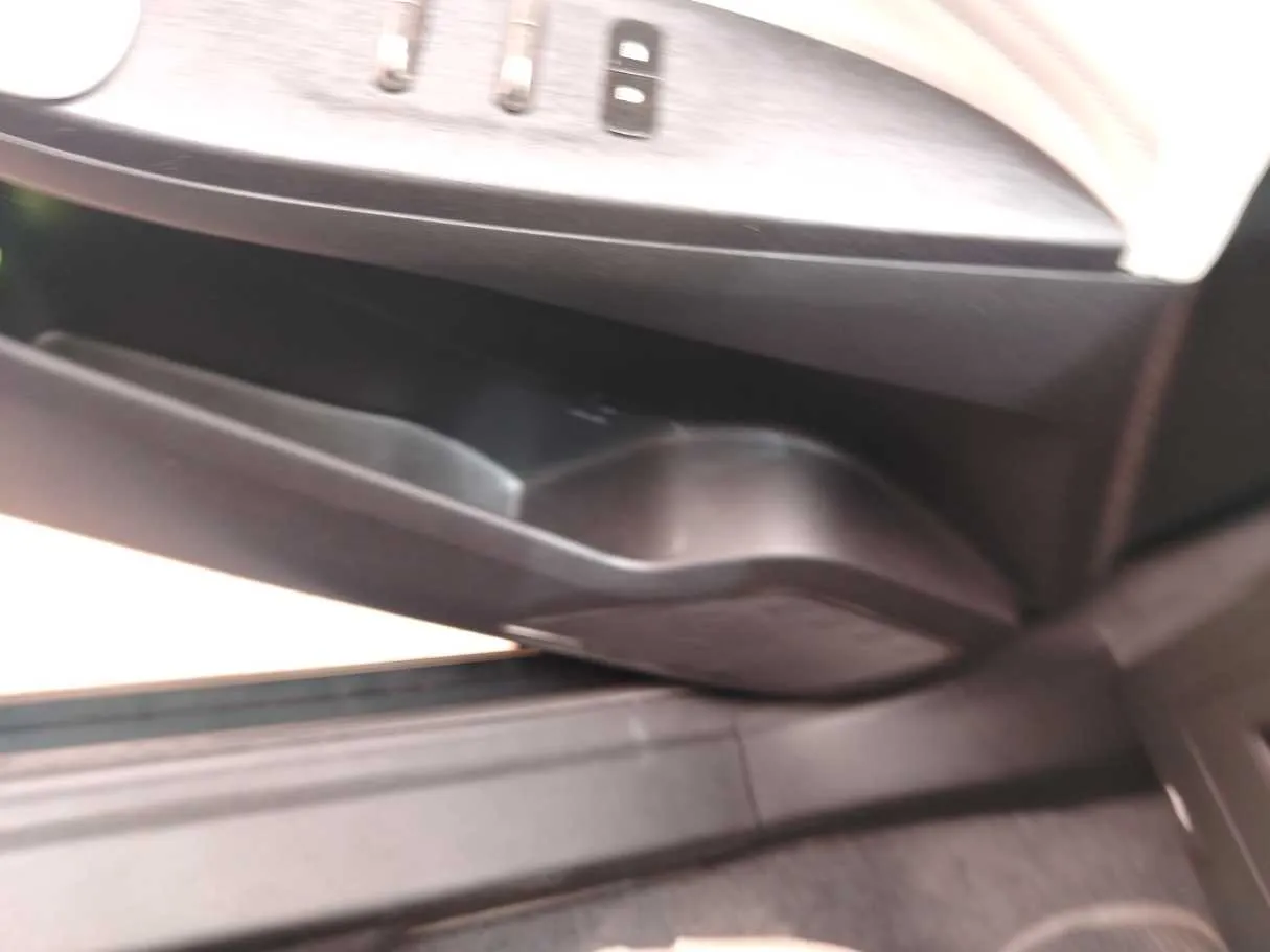 Car image 35