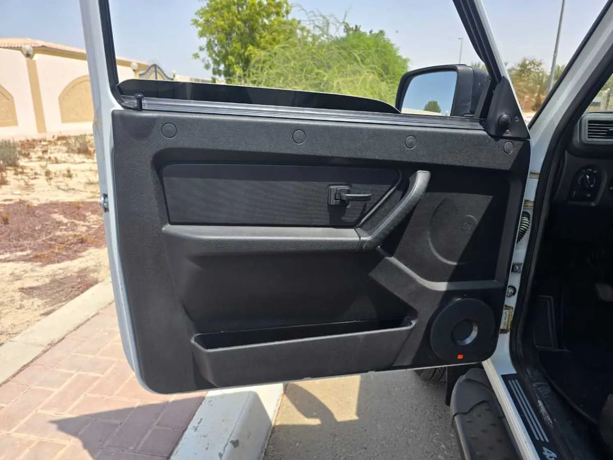 Car image 10