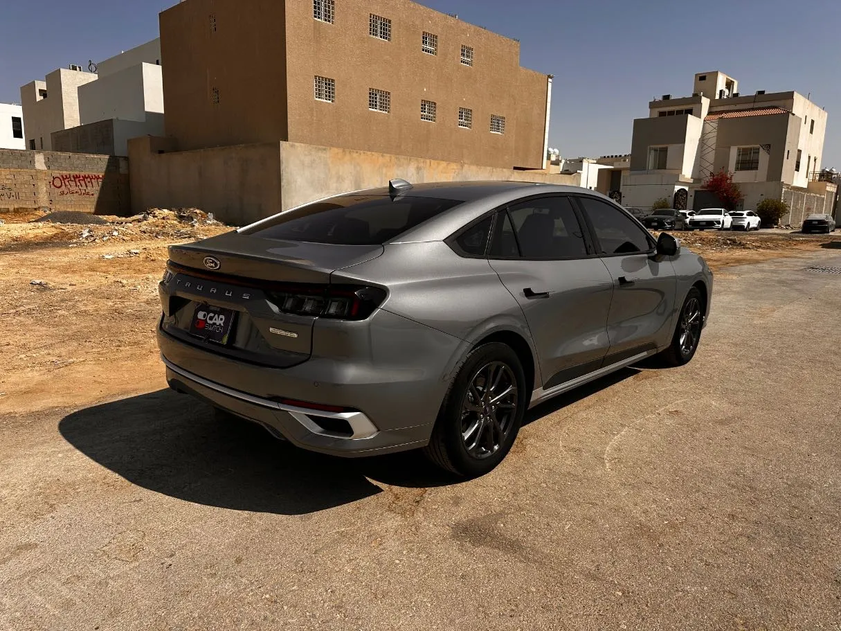Car image 5