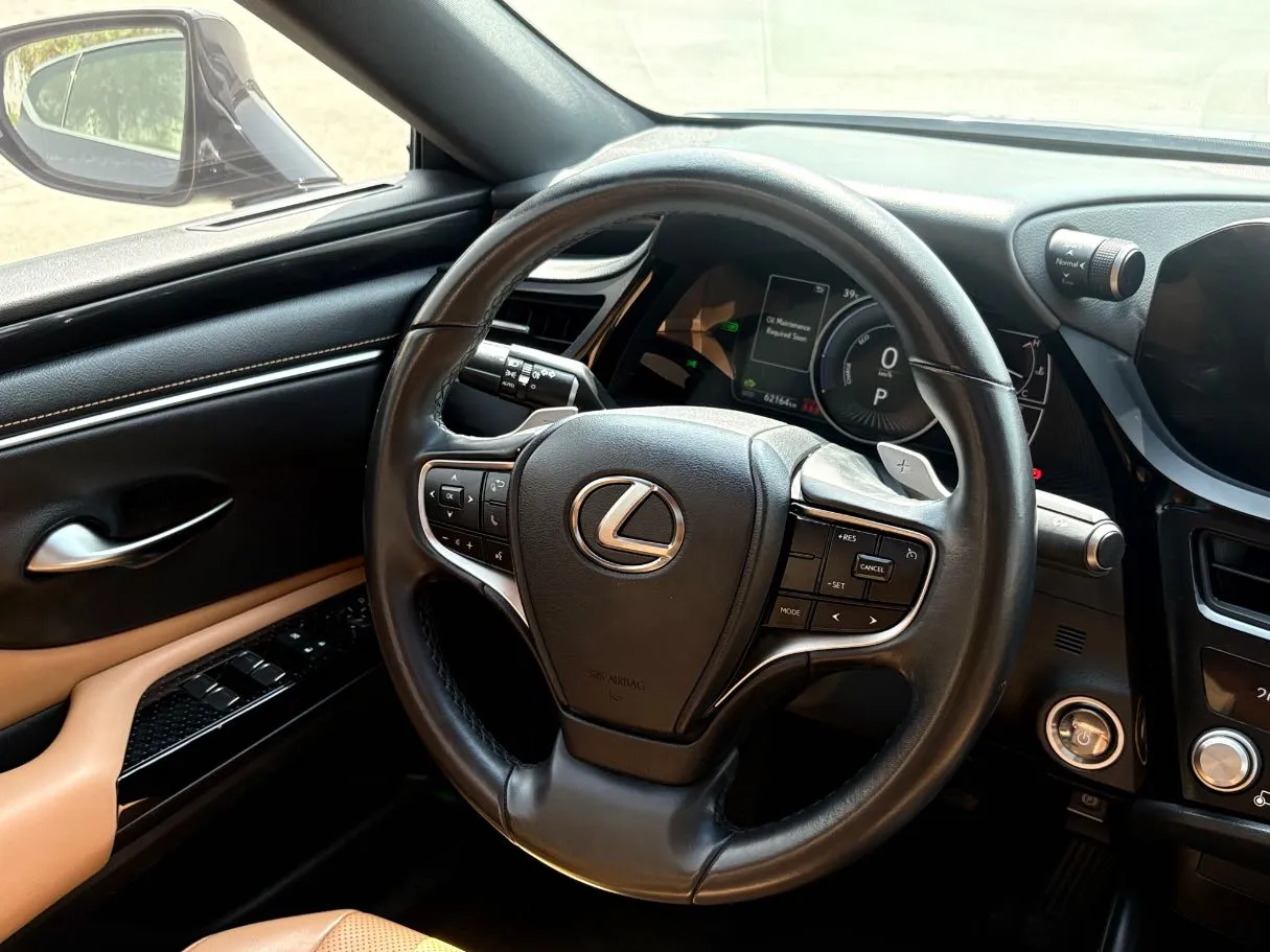 Car image 23