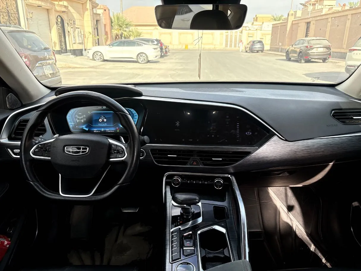 Car image 16