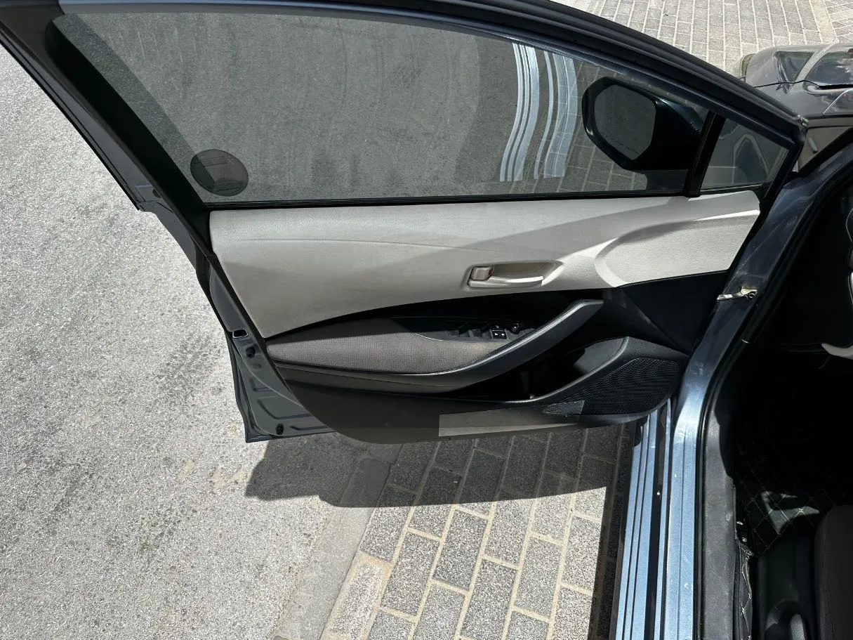 Car image 12