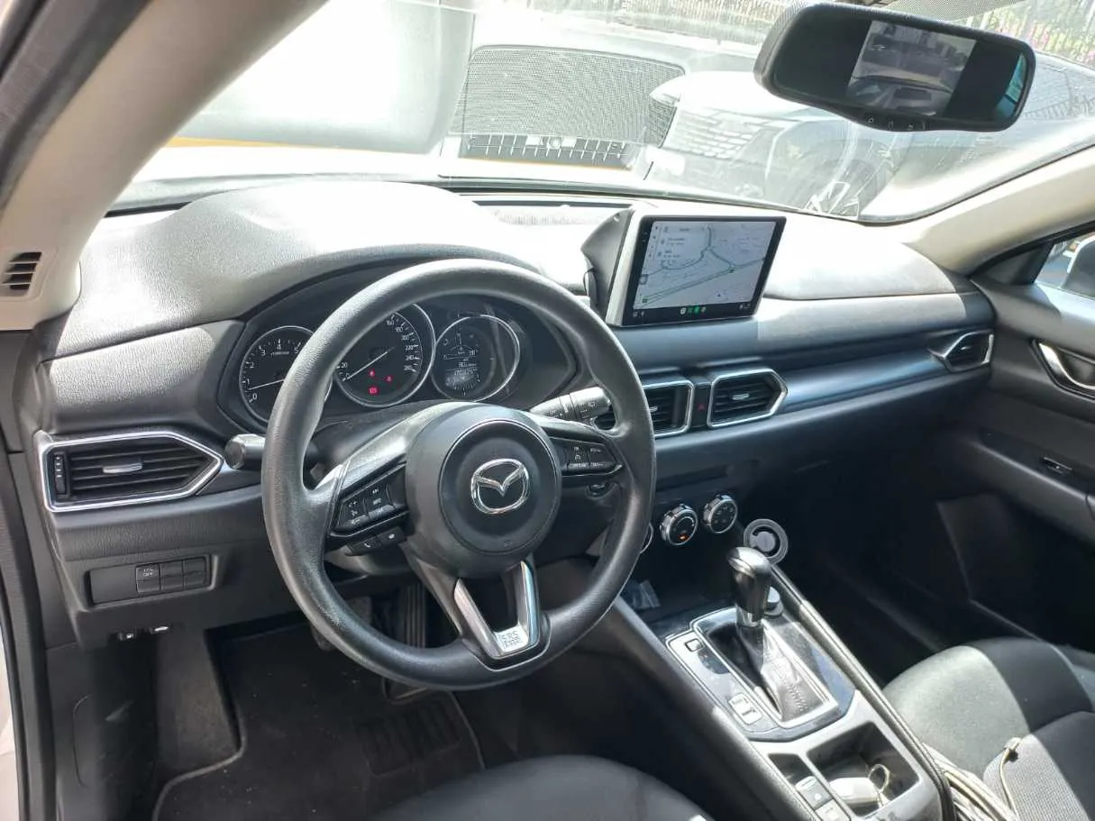 Car image 11