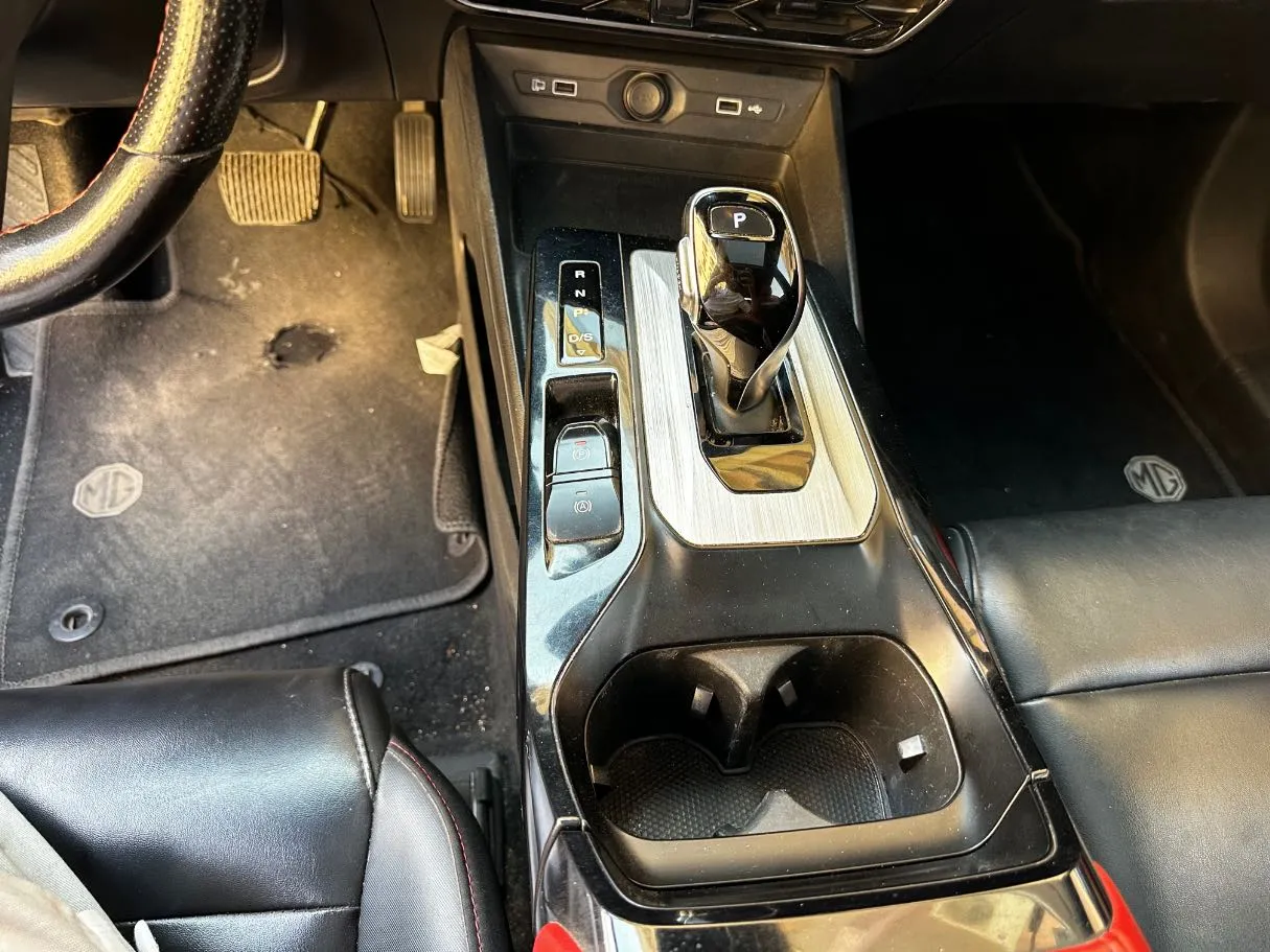 Car image 18