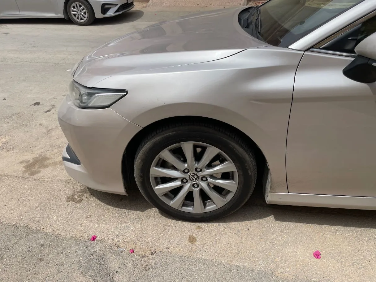 Car image 9