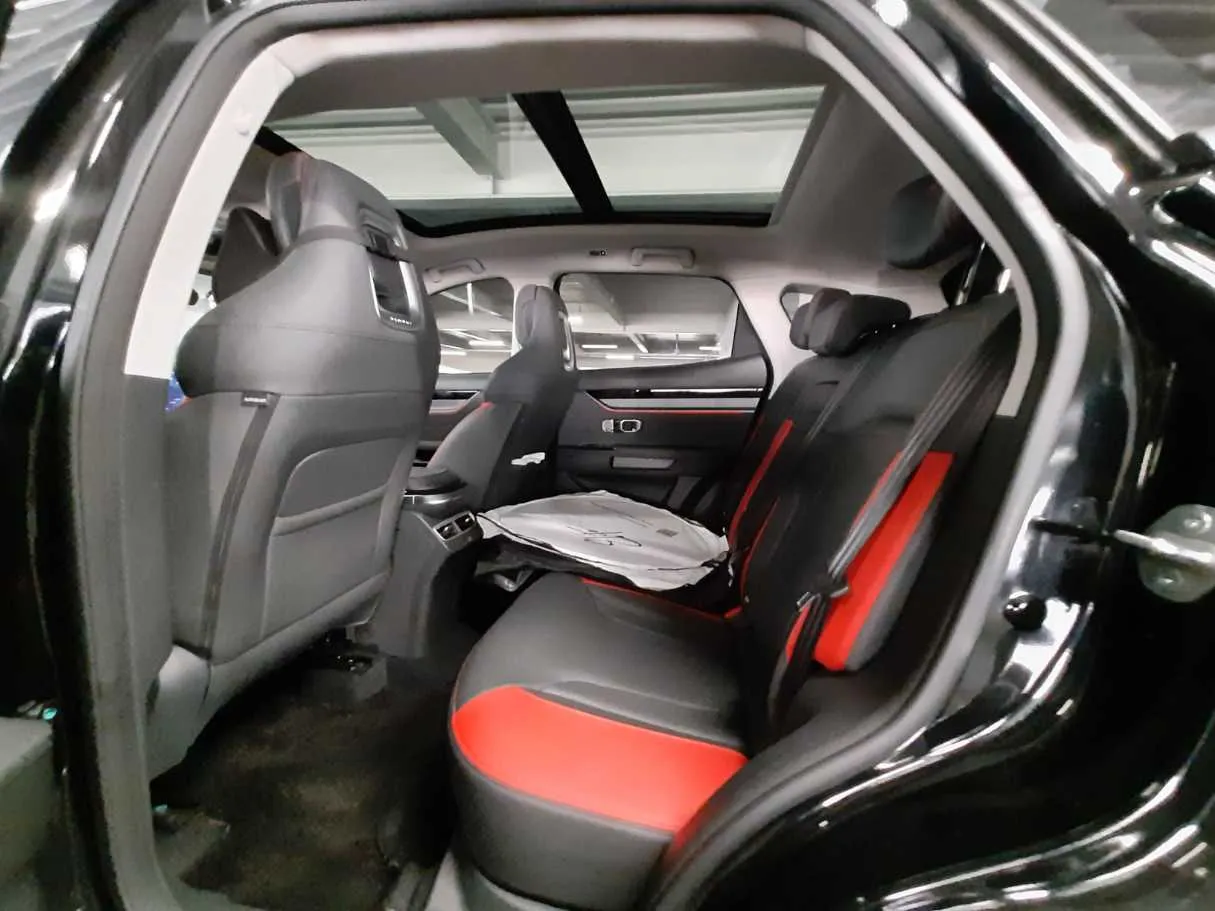 Car image 13