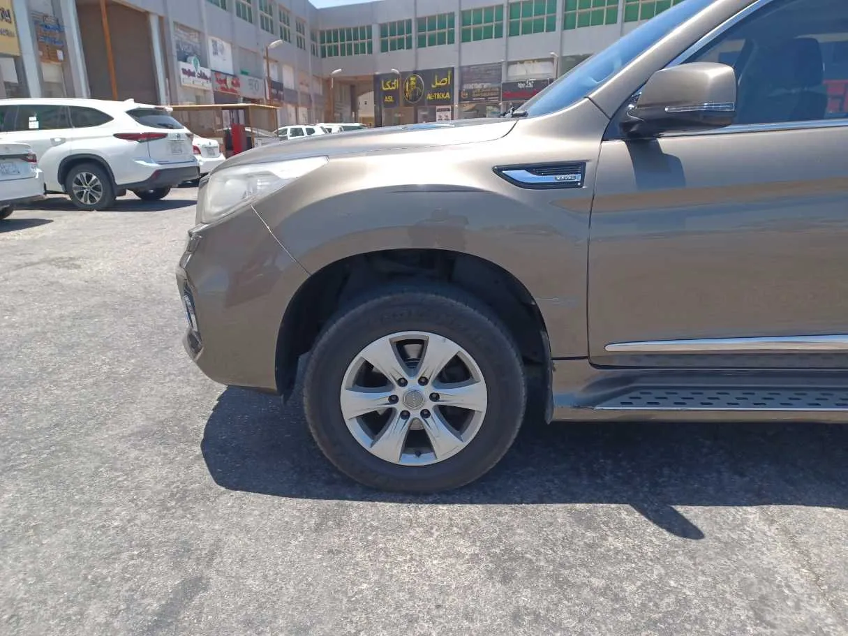 Car image 9