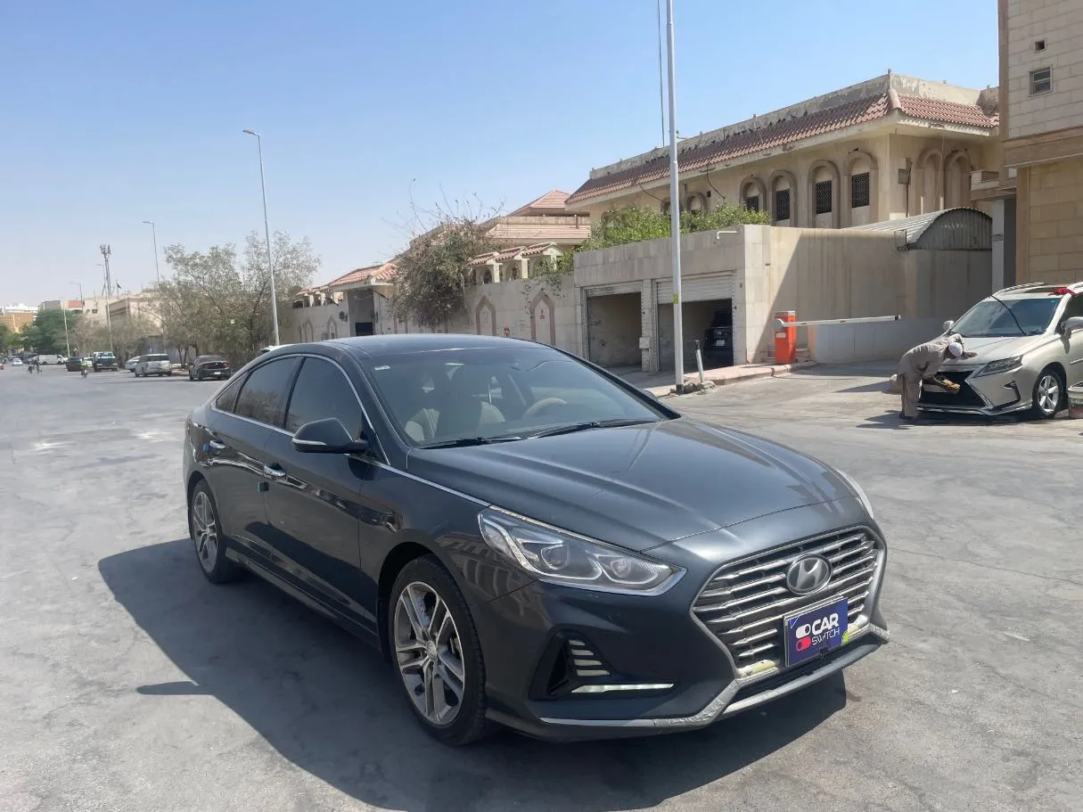 Car image 3