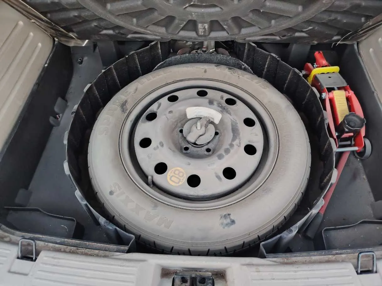 Car image 32