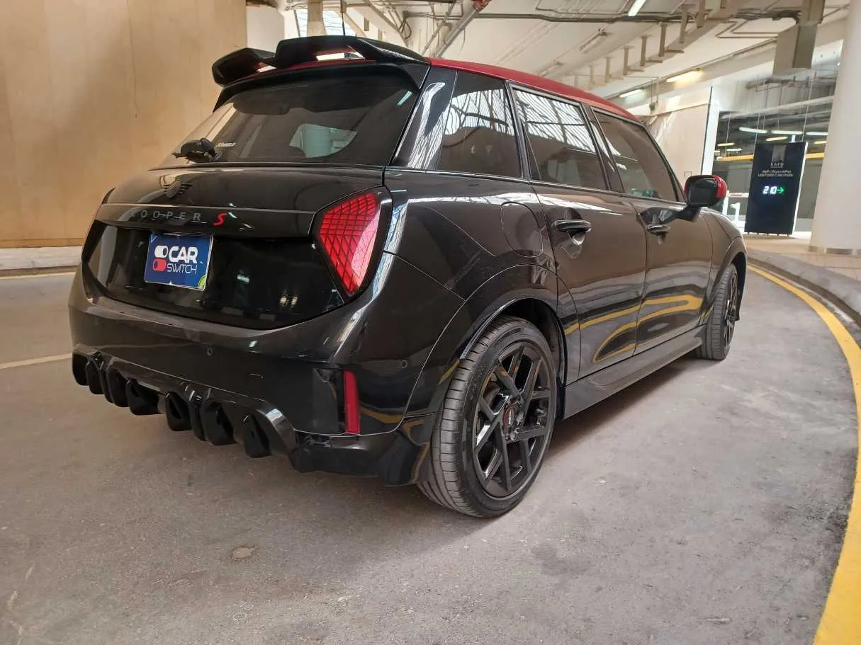 Car image 5
