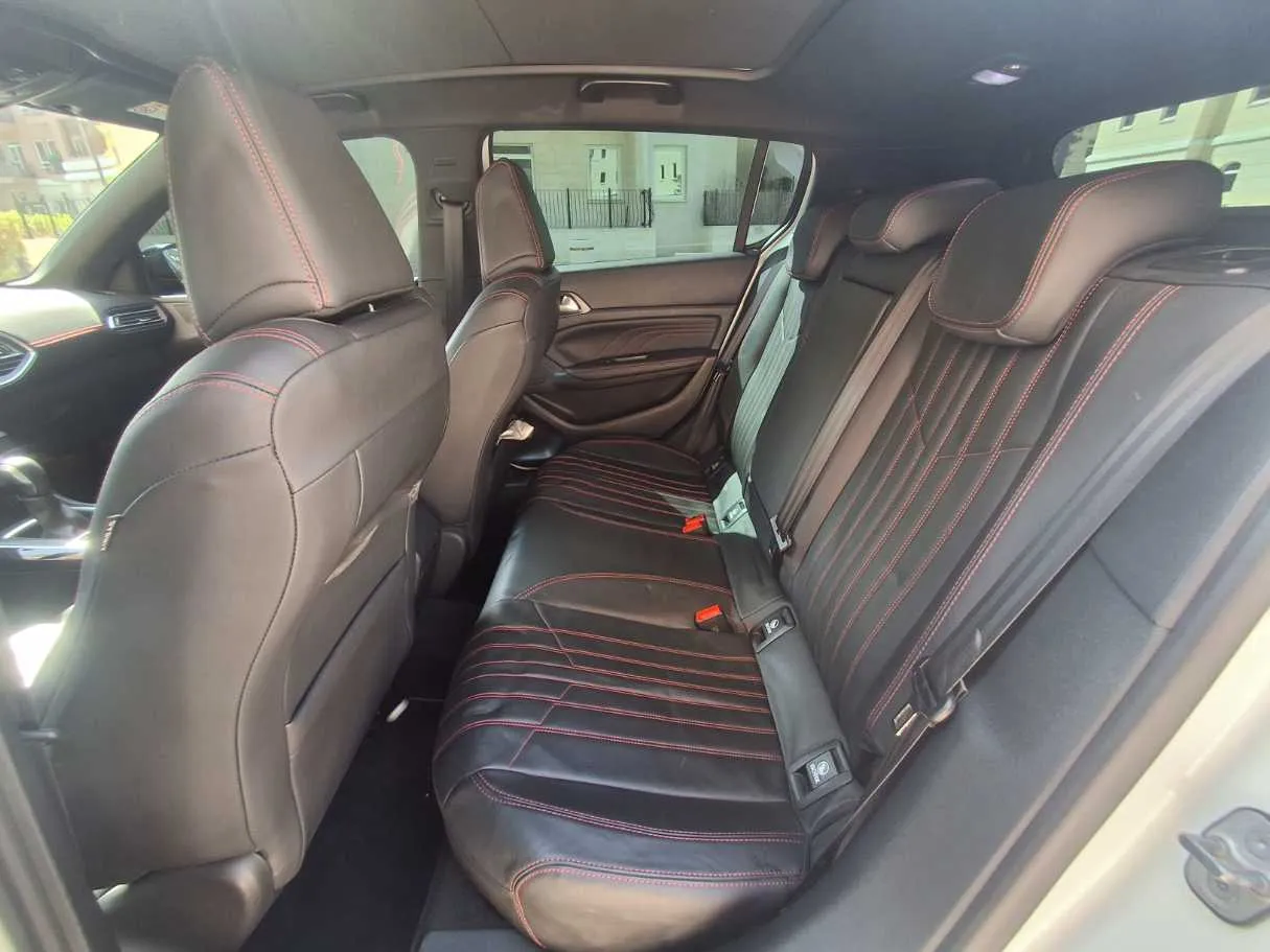 Car image 13