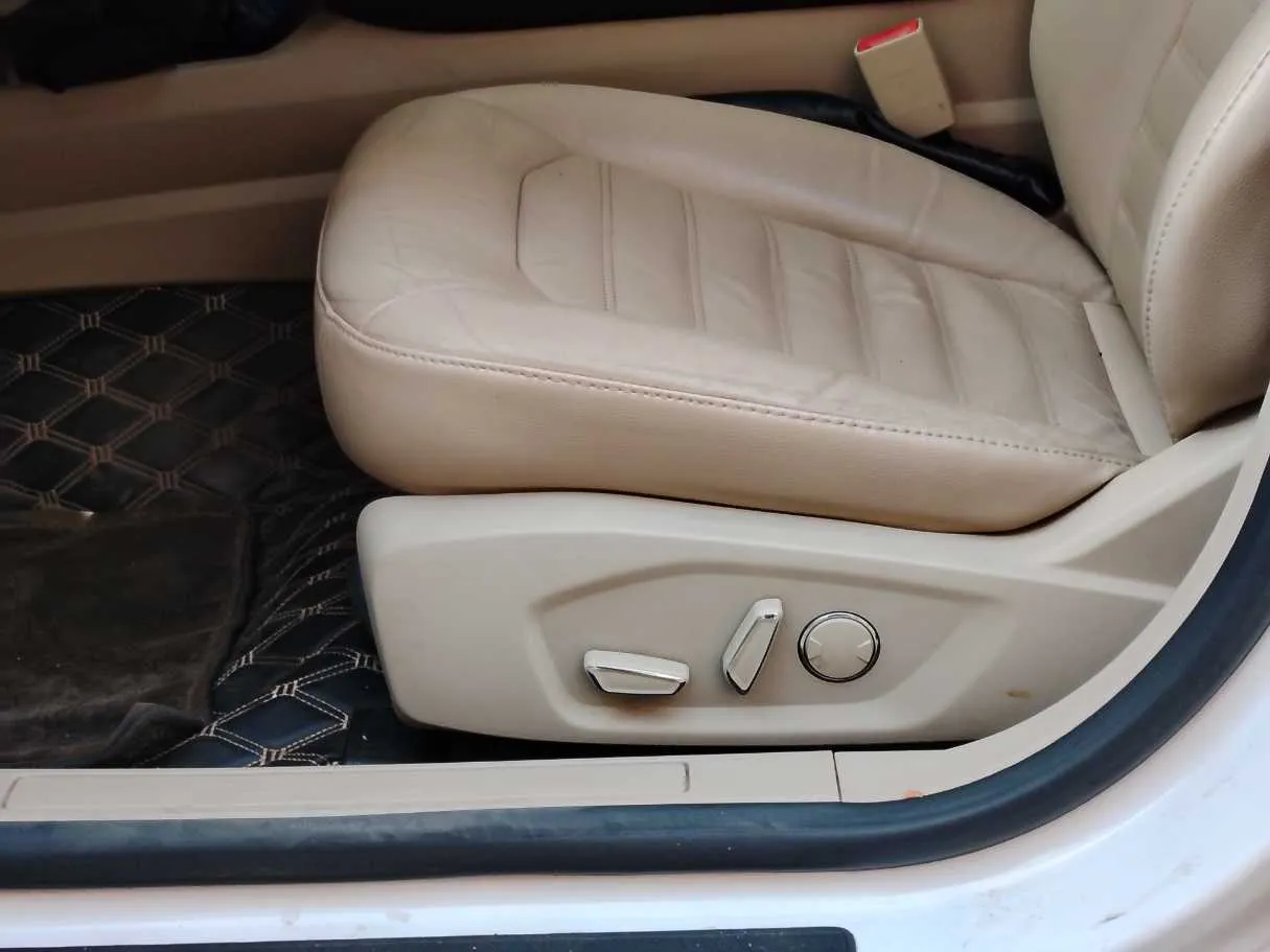 Car image 27
