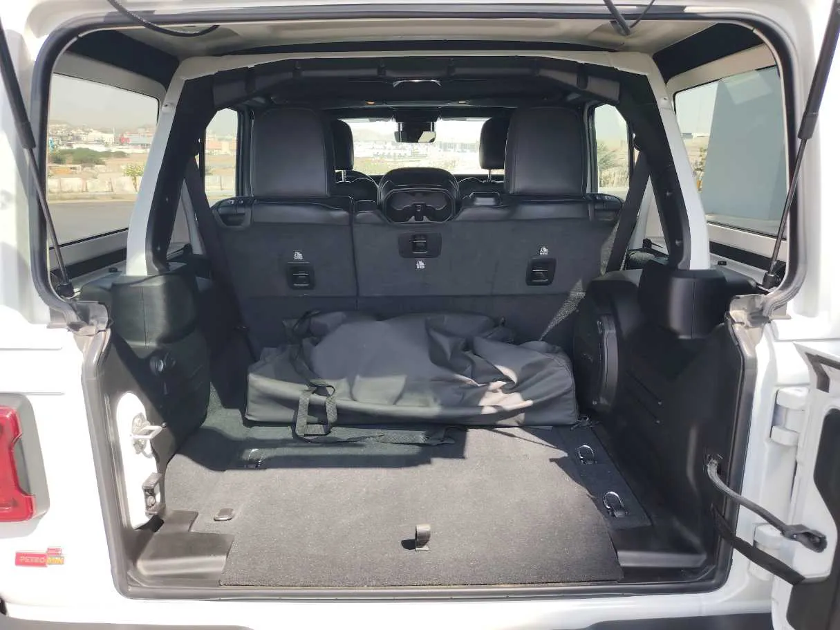 Car image 27