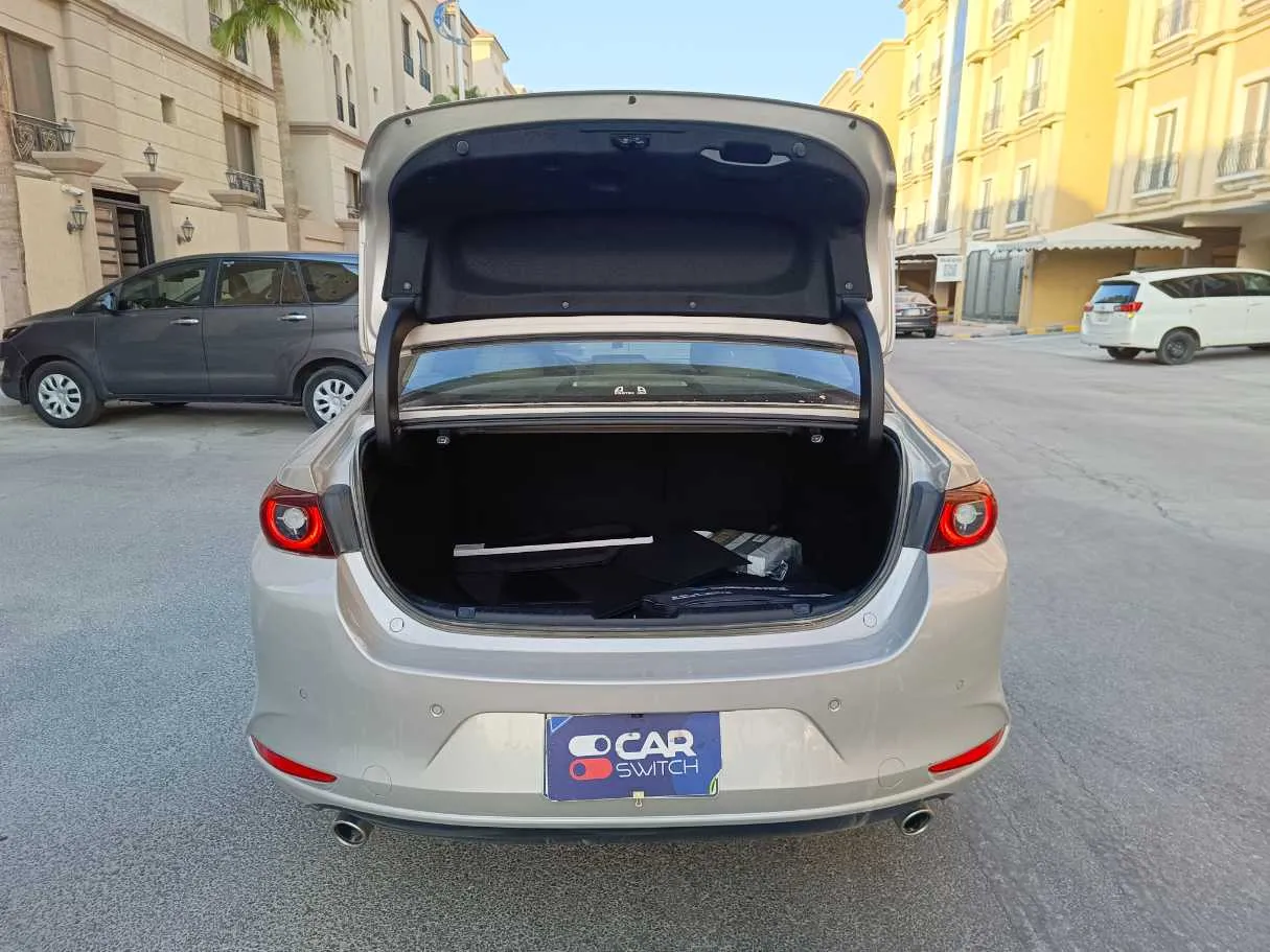Car image 25