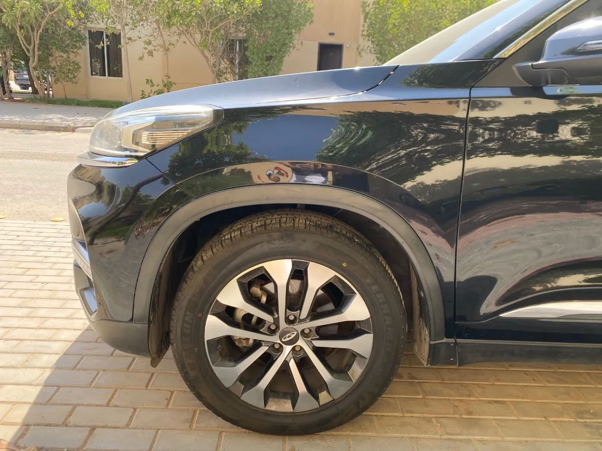 Car image 9