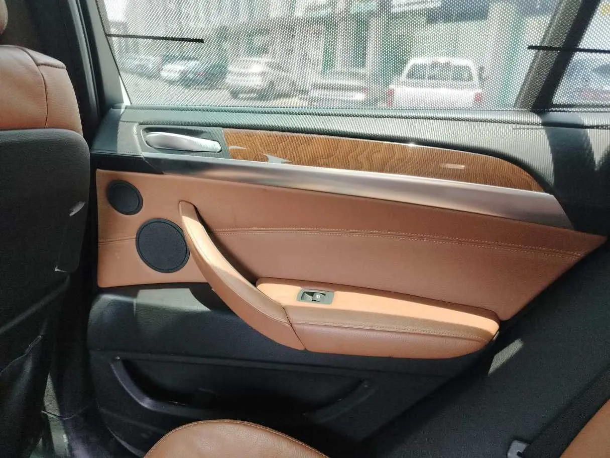 Car image 37