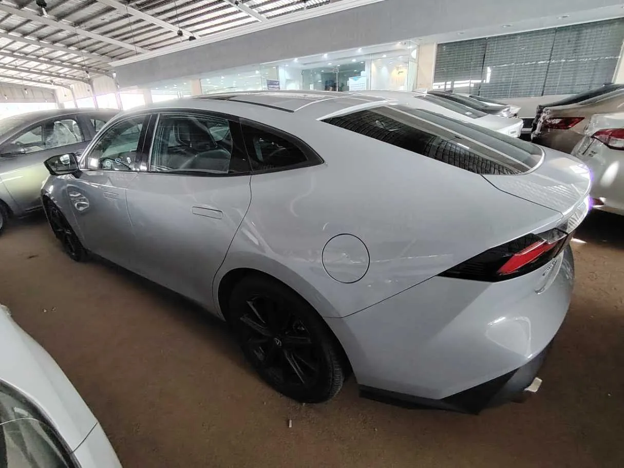 Car image 7