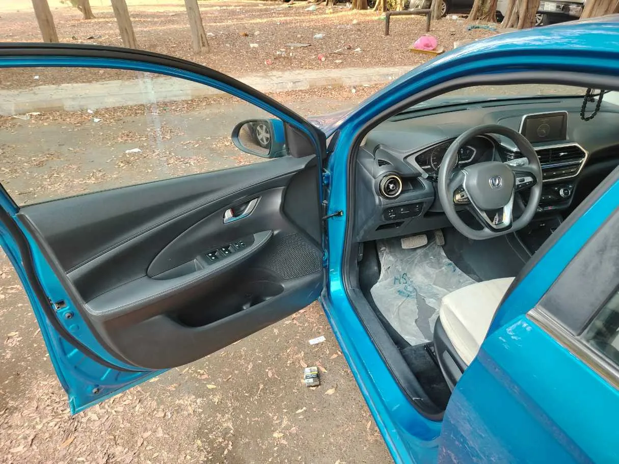 Car image 11