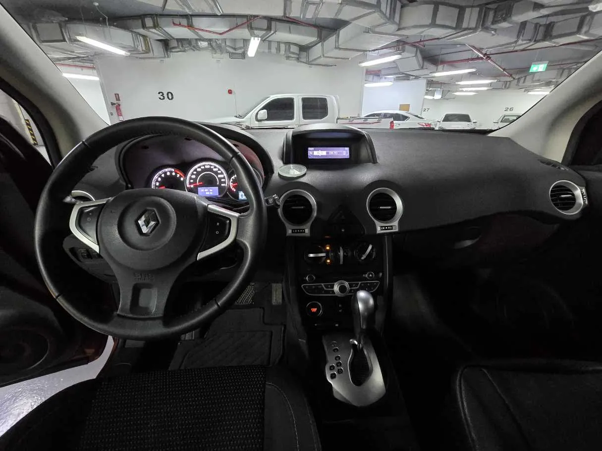 Car image 15