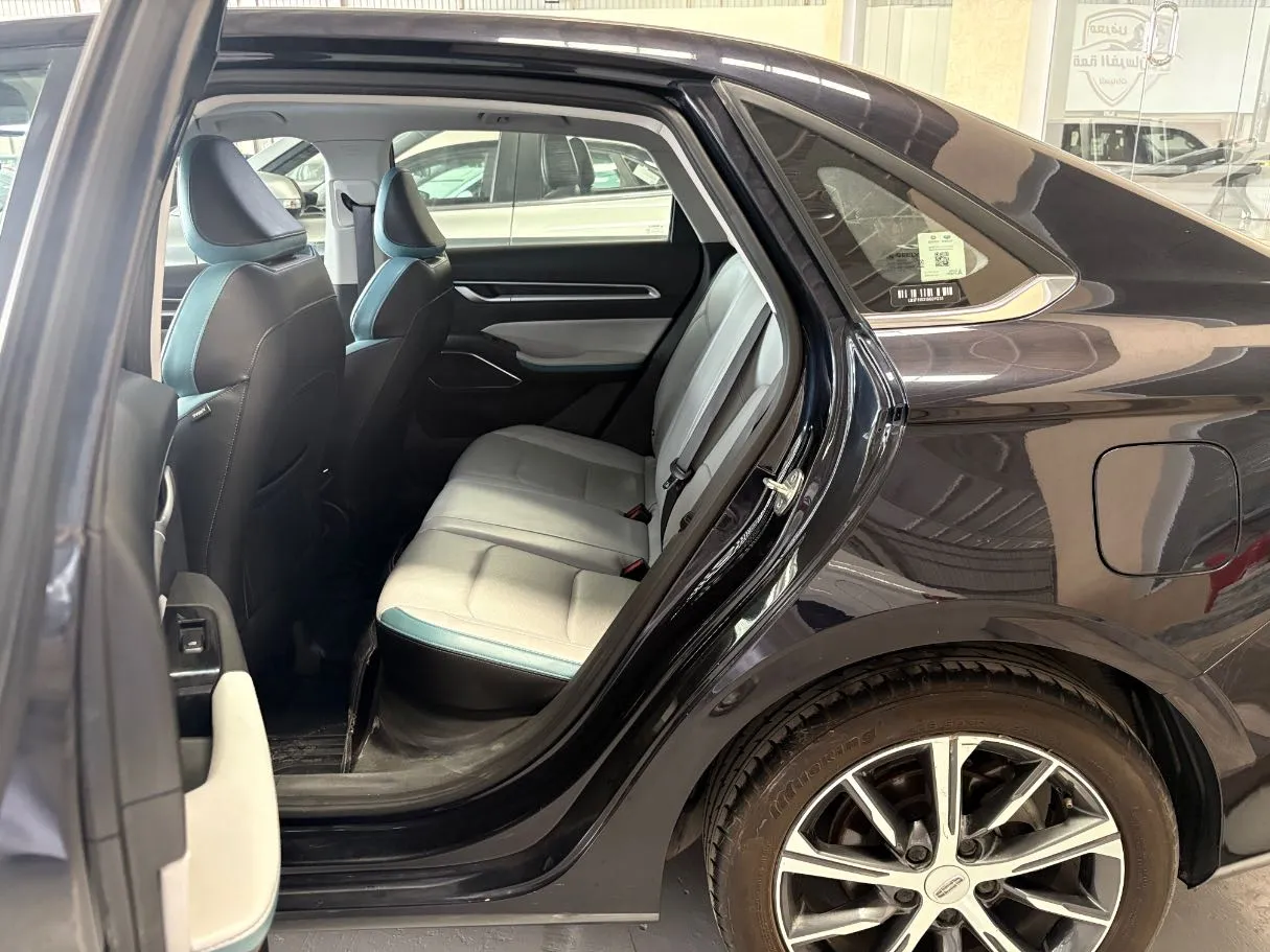 Car image 17