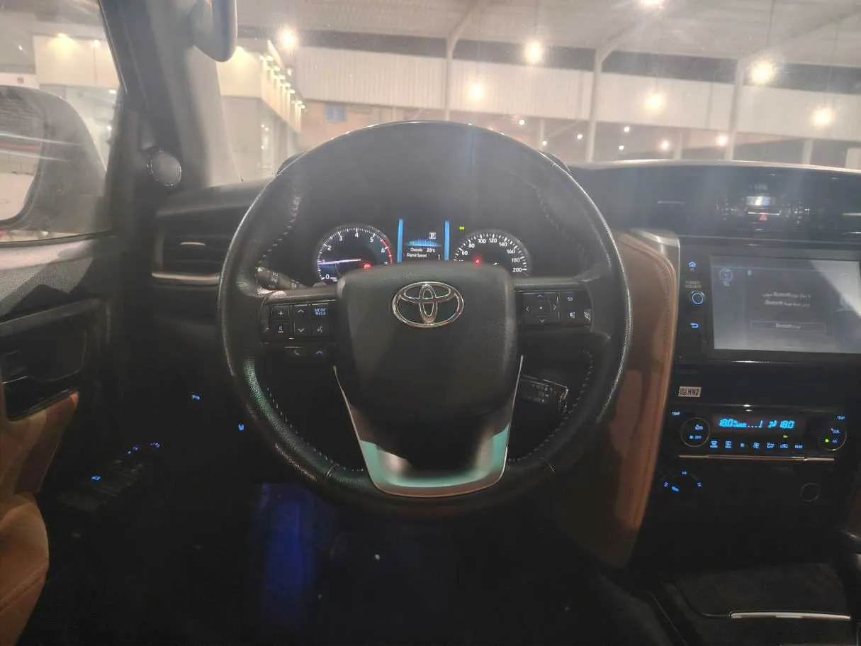 Car image 26