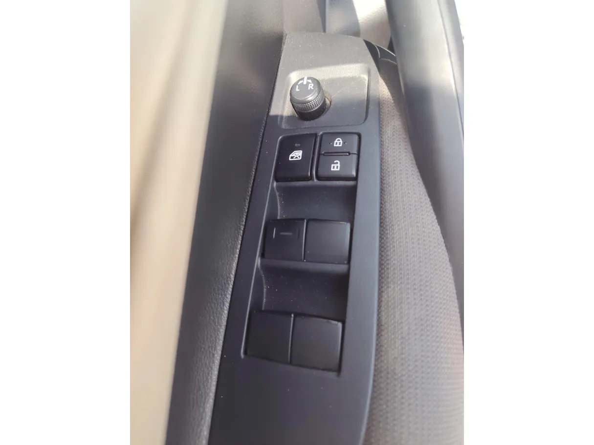 Car image 26