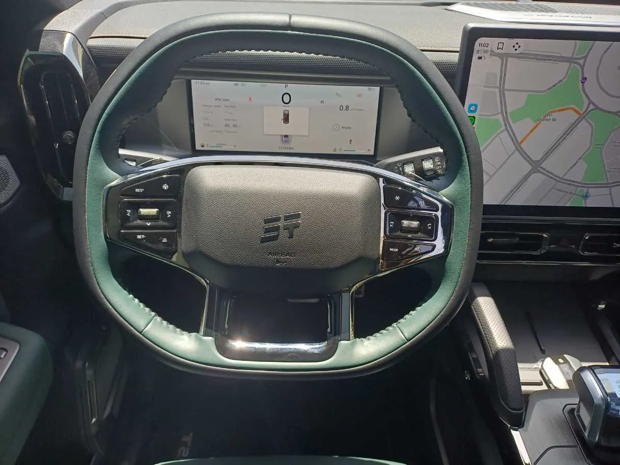 Car image 17