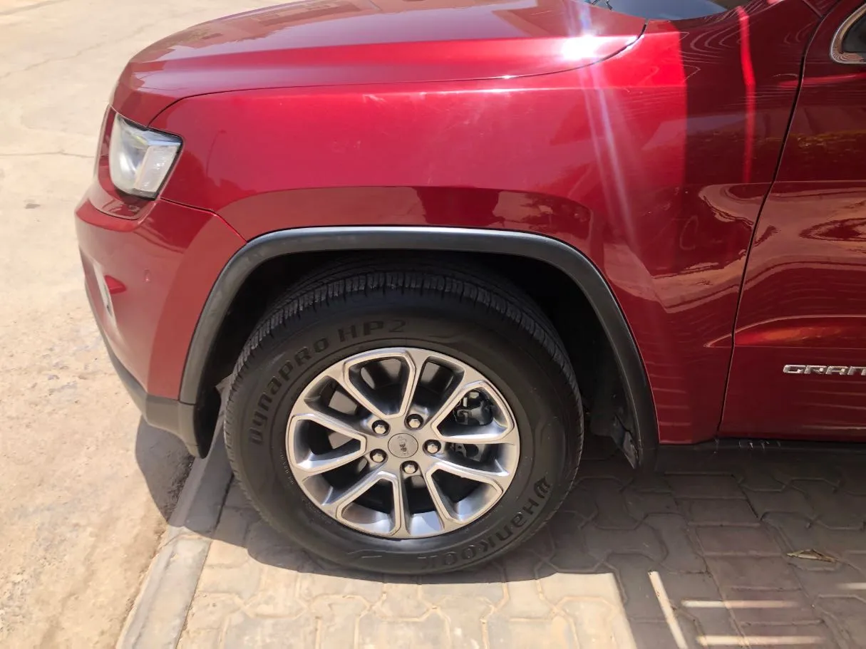 Car image 9