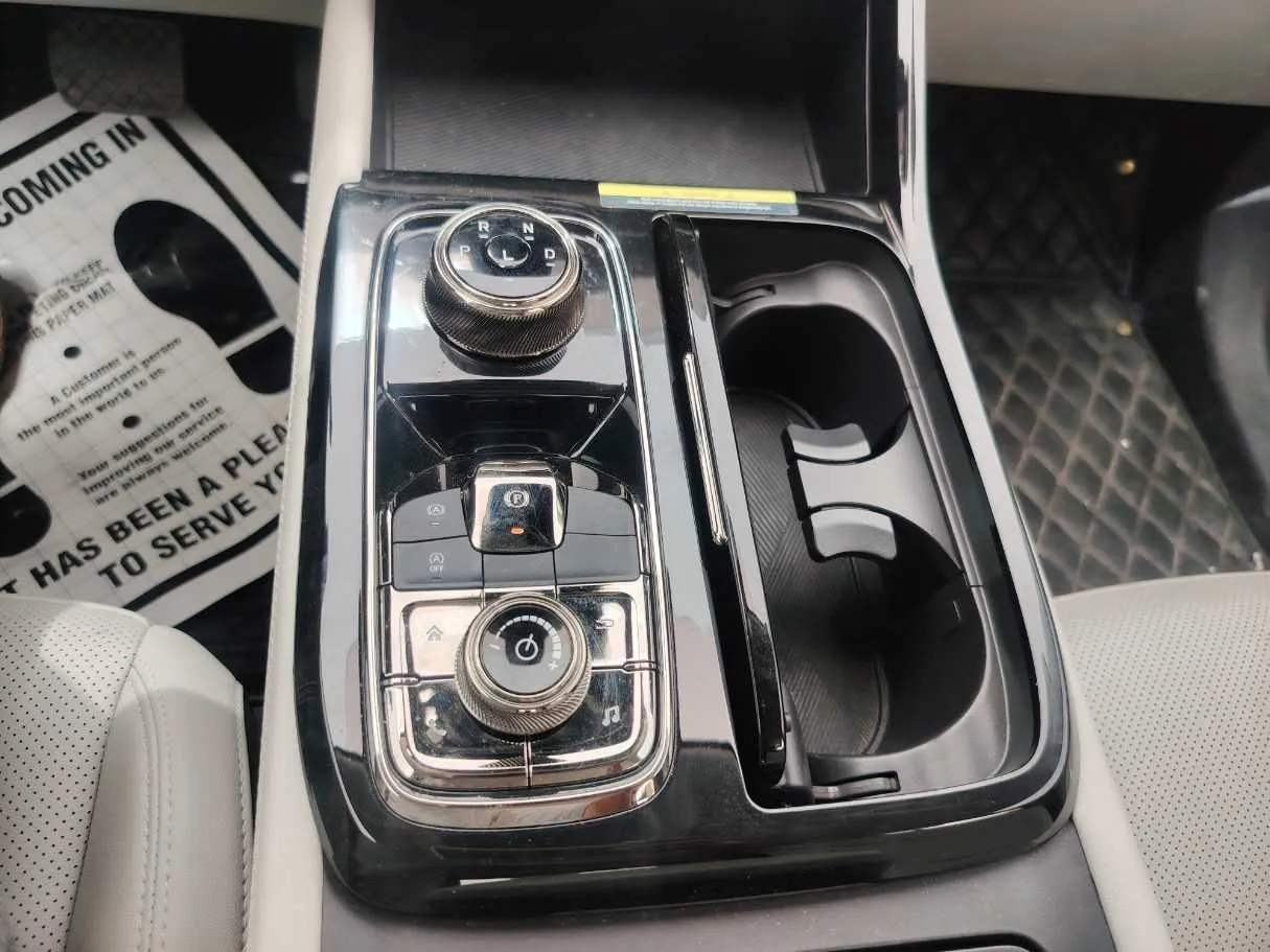 Car image 20