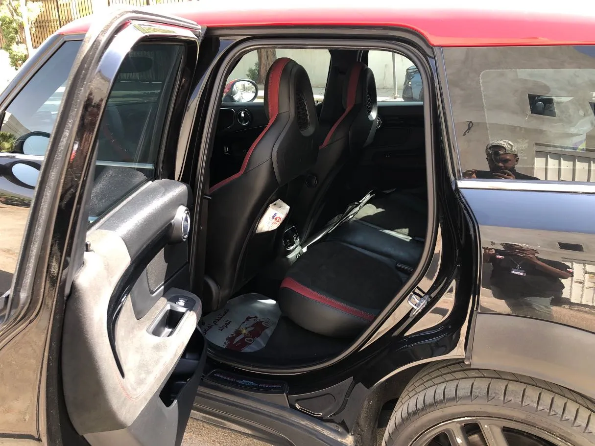 Car image 12