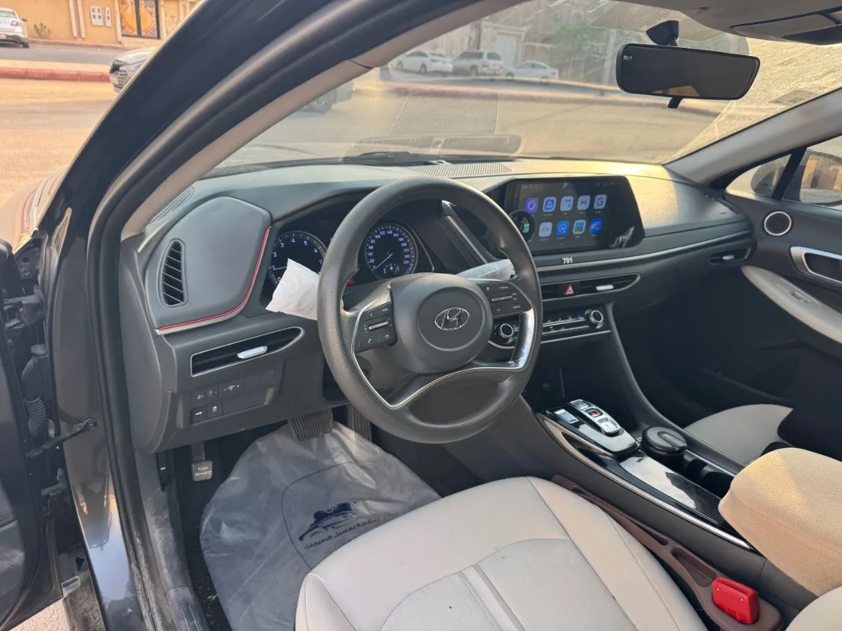 Car image 12