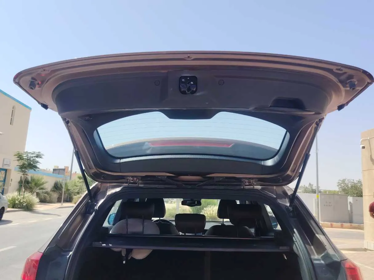 Car image 23
