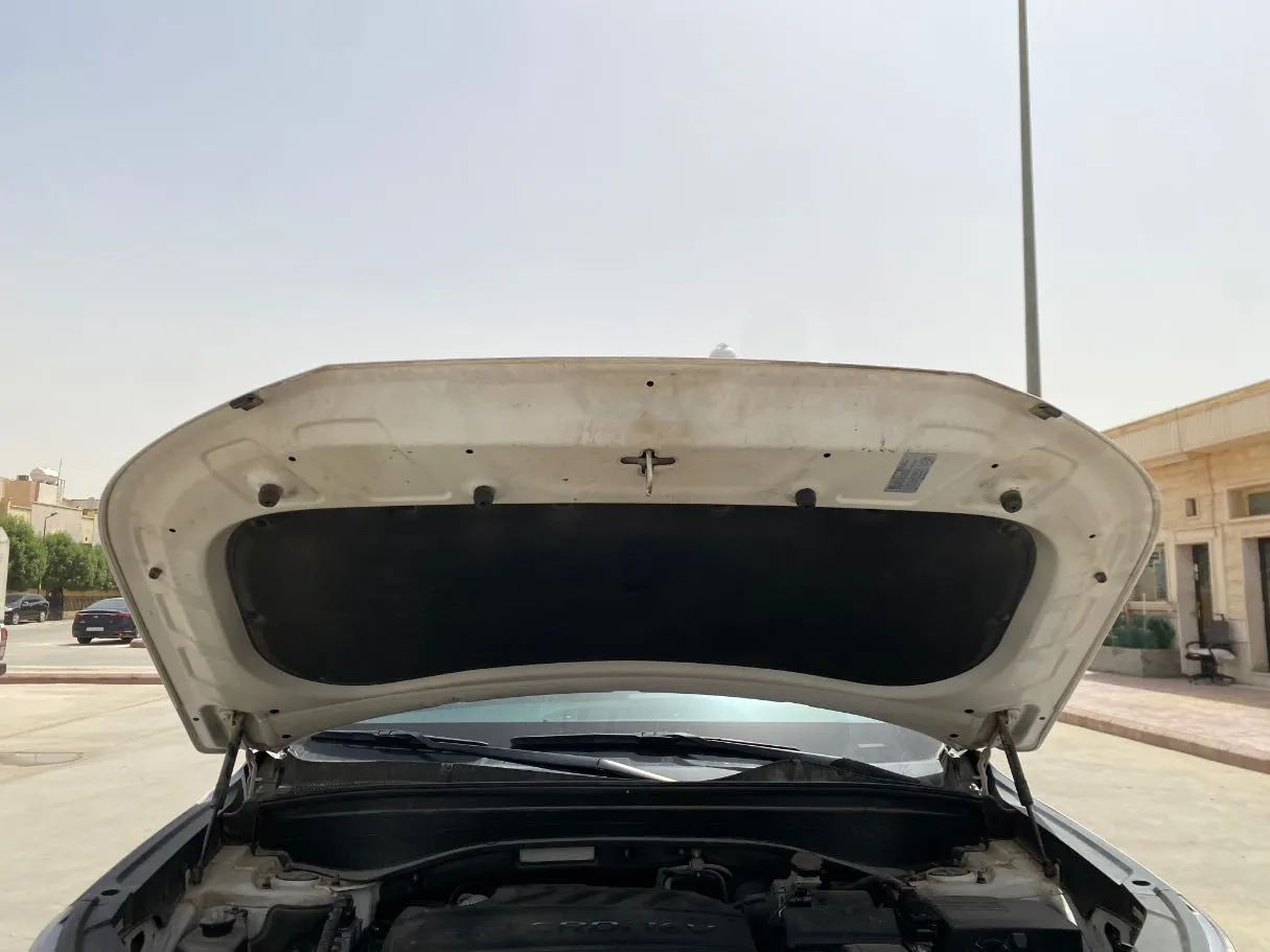 Car image 24