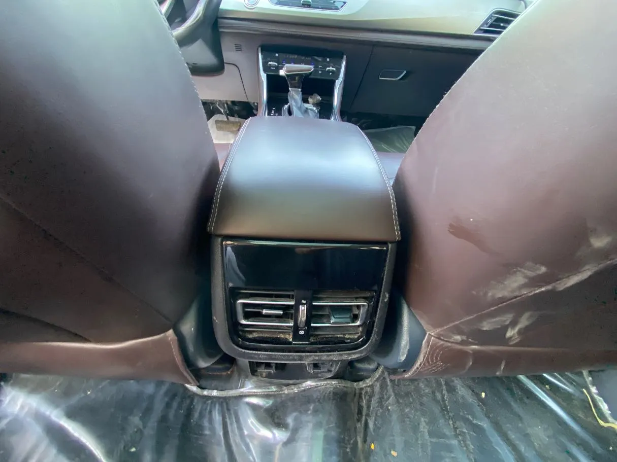 Car image 26