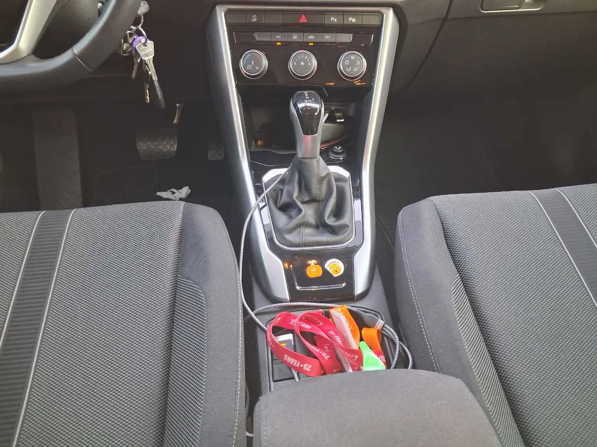 Car image 14