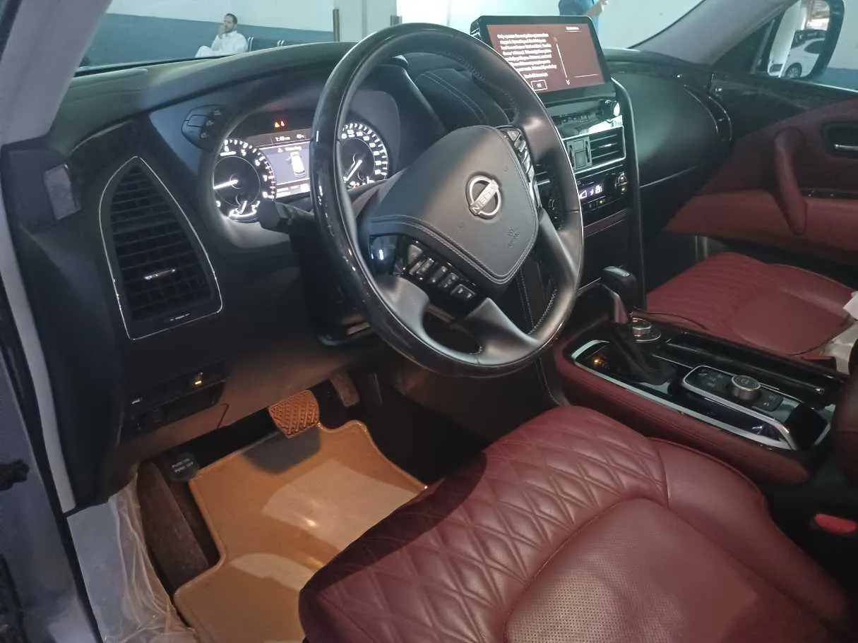 Car image 12