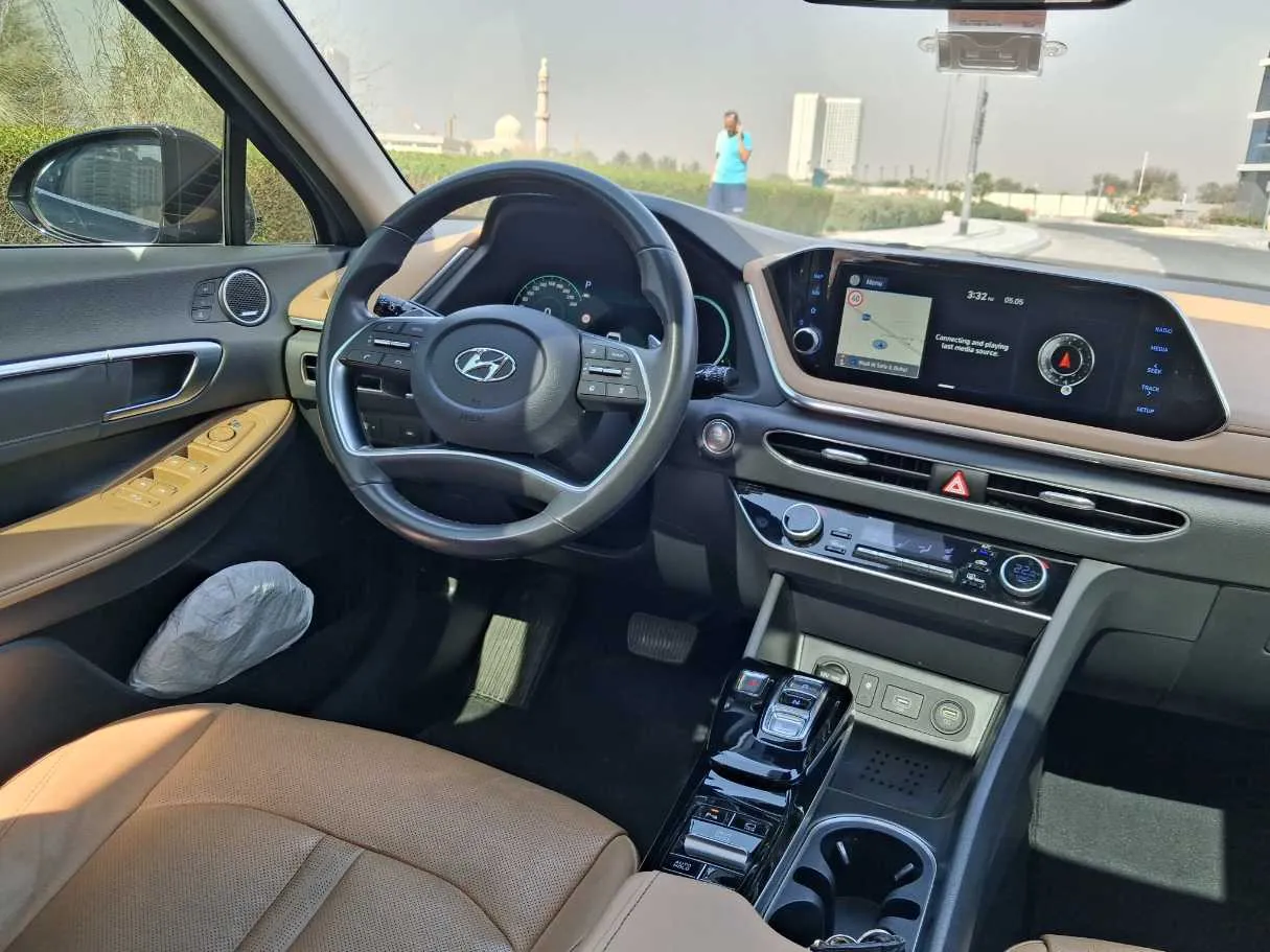 Car image 18