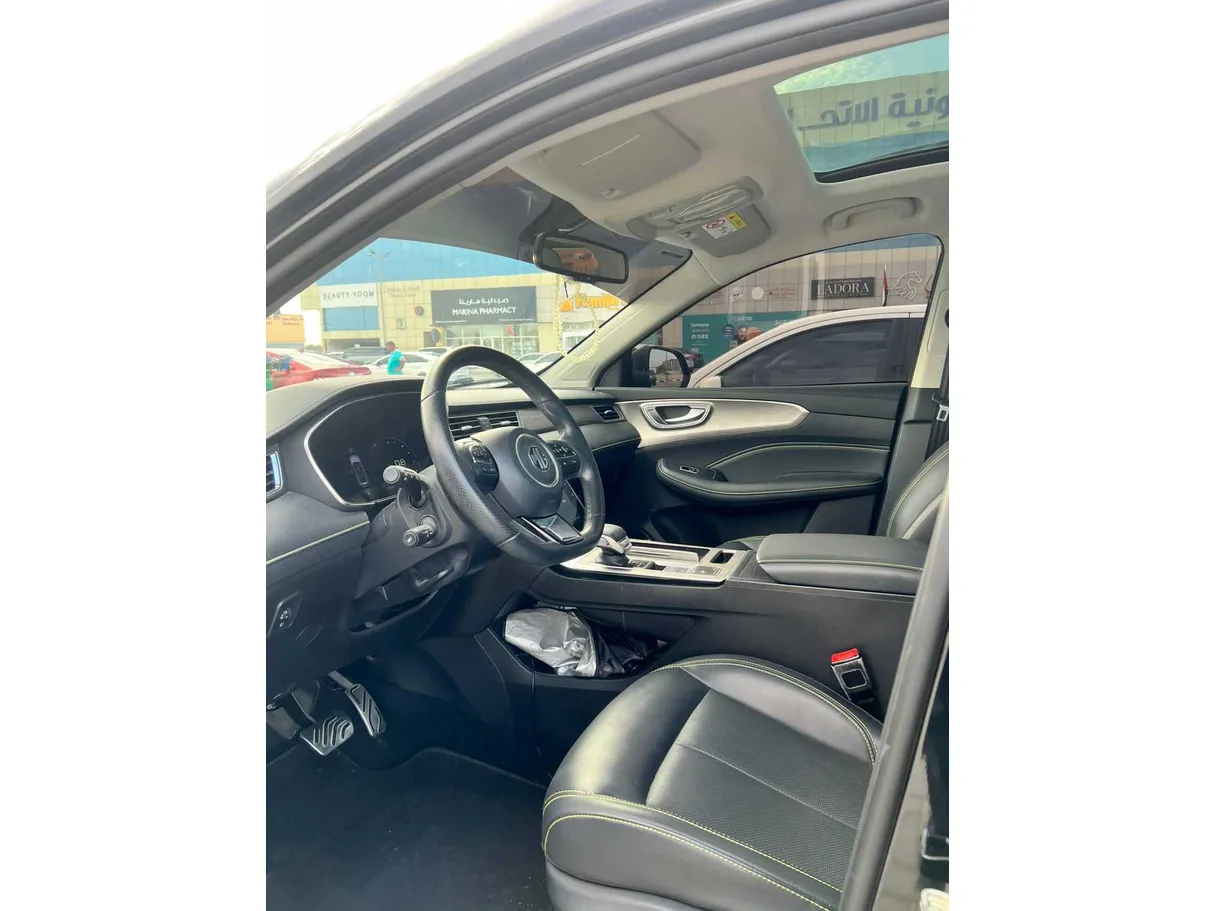Car image 12