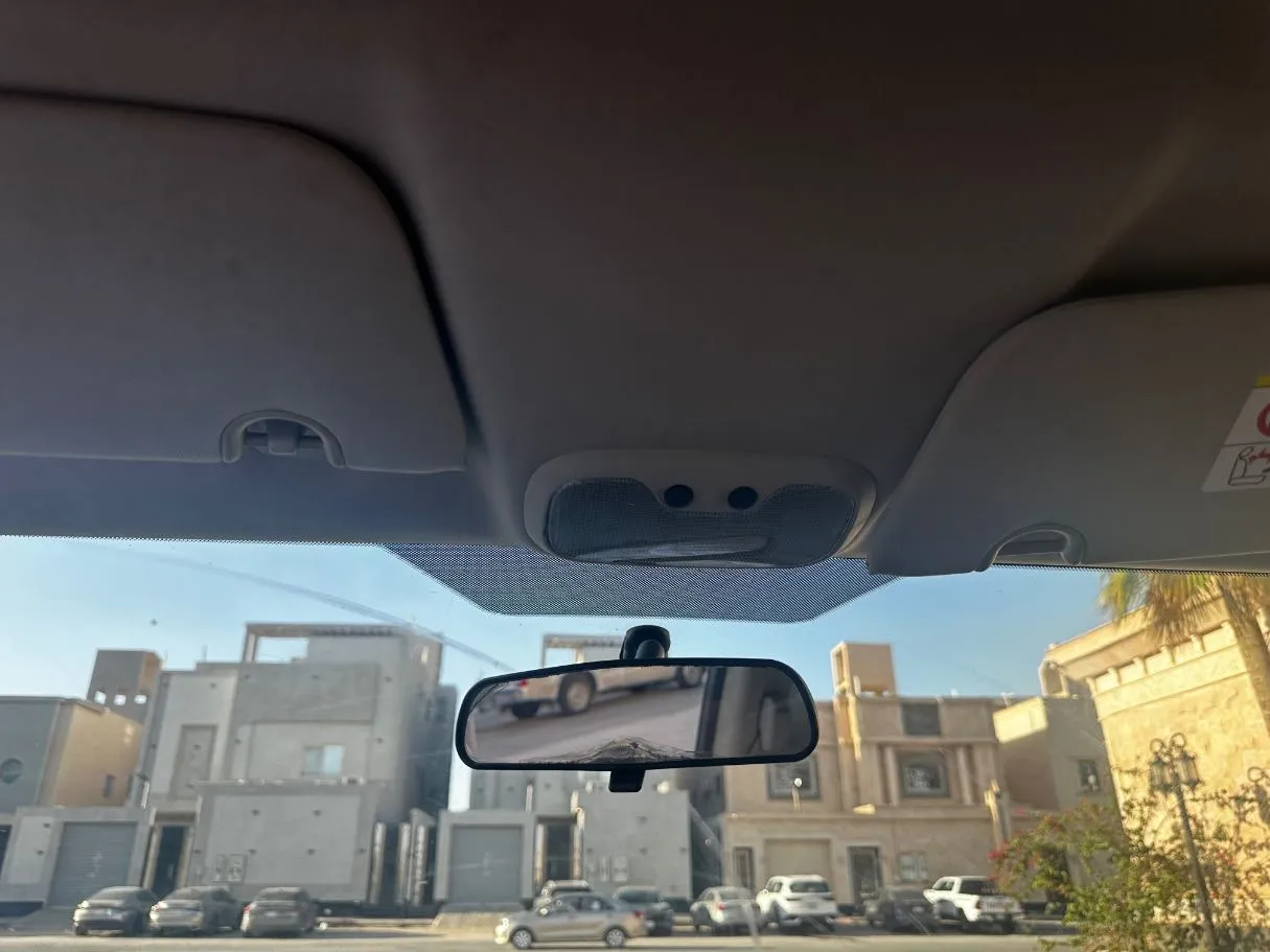 Car image 23