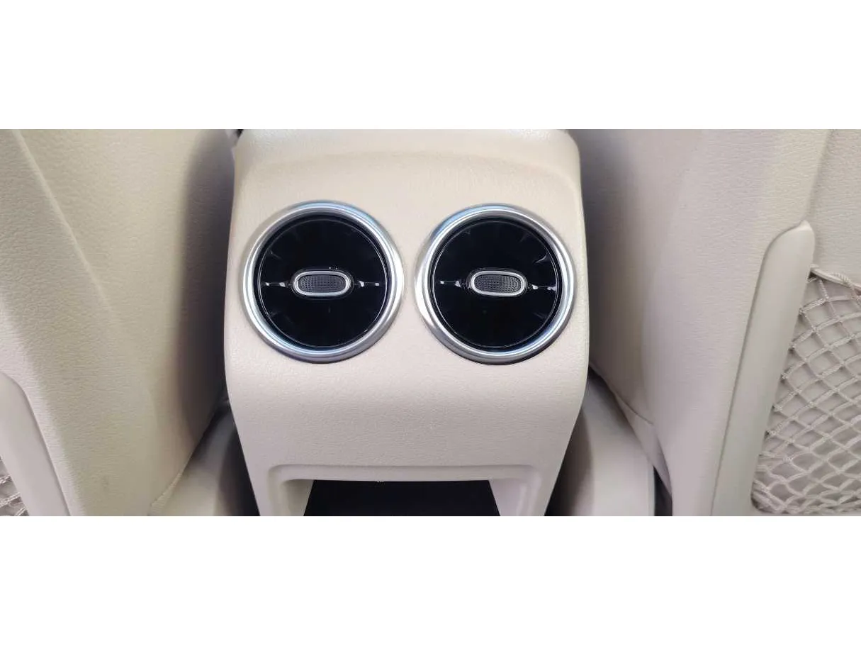 Car image 29