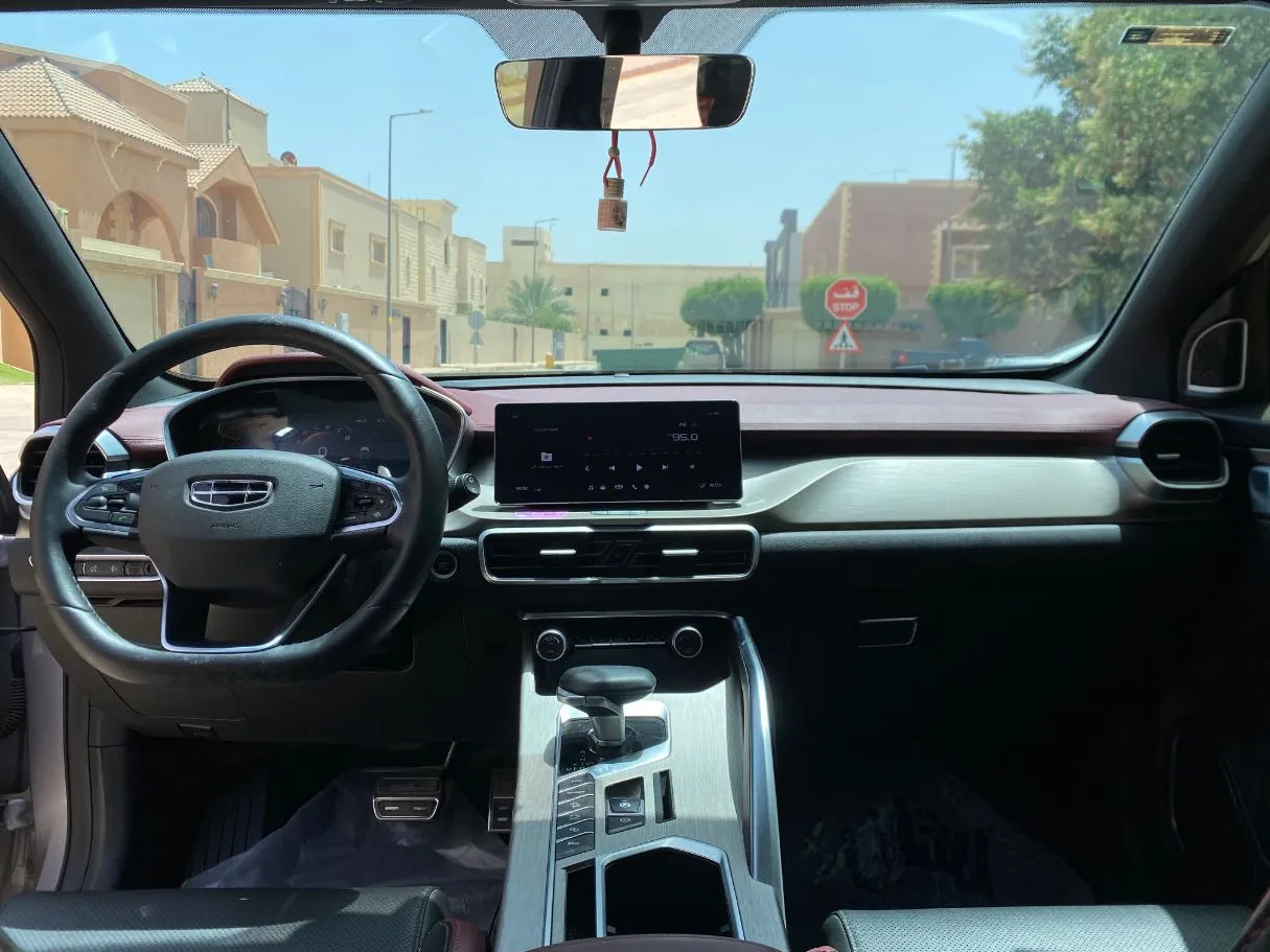 Car image 13