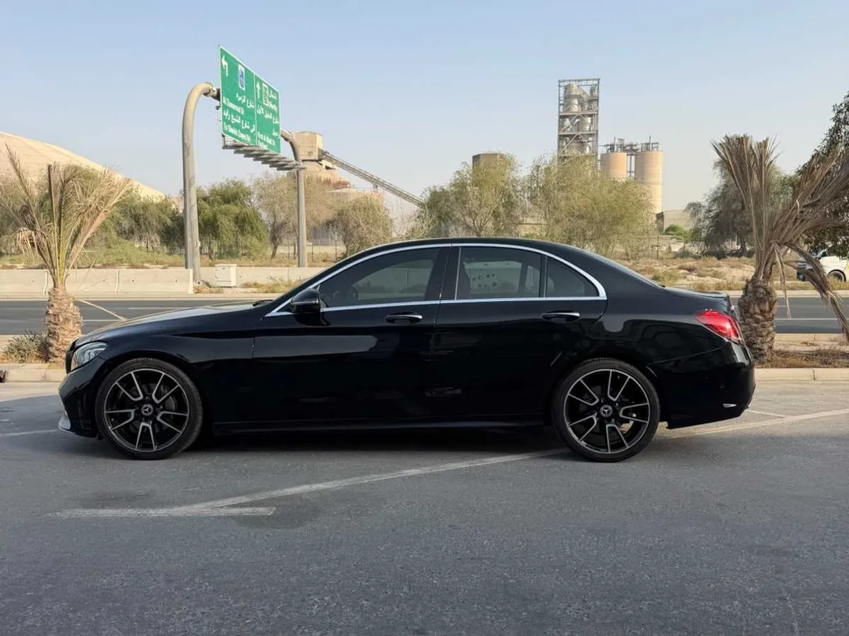 Car image 3