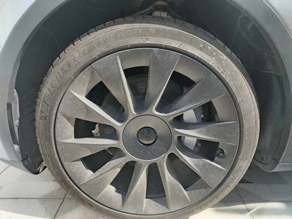 Car image 10