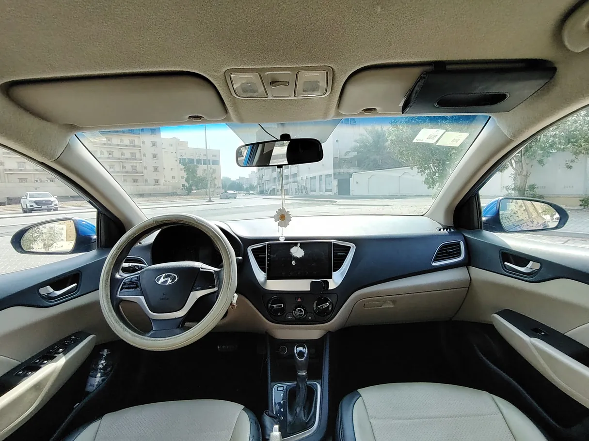 Car image 17