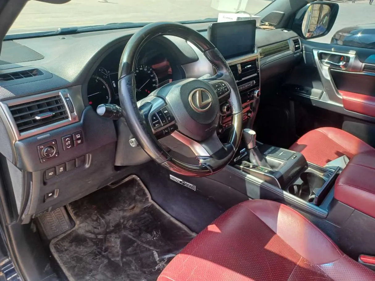 Car image 12